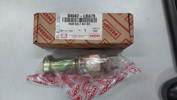 Hub Bolt Kit Rear RH R260 04042LBA79